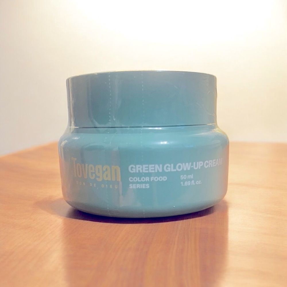 BNWT tovegan green glow up cream